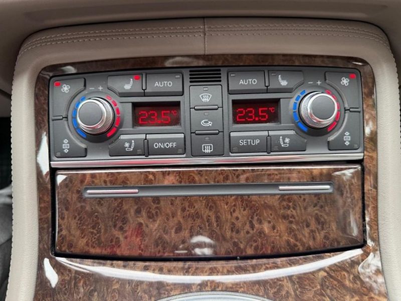 Audi A8 A8 L 4.2 FSI V8, quattro 257kW - fotka 36 z 47