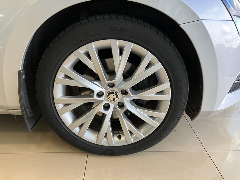Škoda Superb  2.0 TDI 110kW Style DSG AT7 - fotka 5 z 38