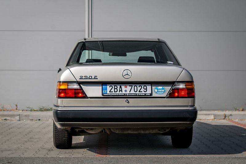 Mercedes-Benz Třídy E 124 C - fotka 6 z 23