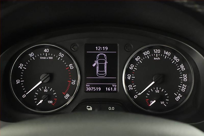 Škoda Rapid (2014) 1.2 TSI, ČR,1.maj, po STK - fotka 9 z 13