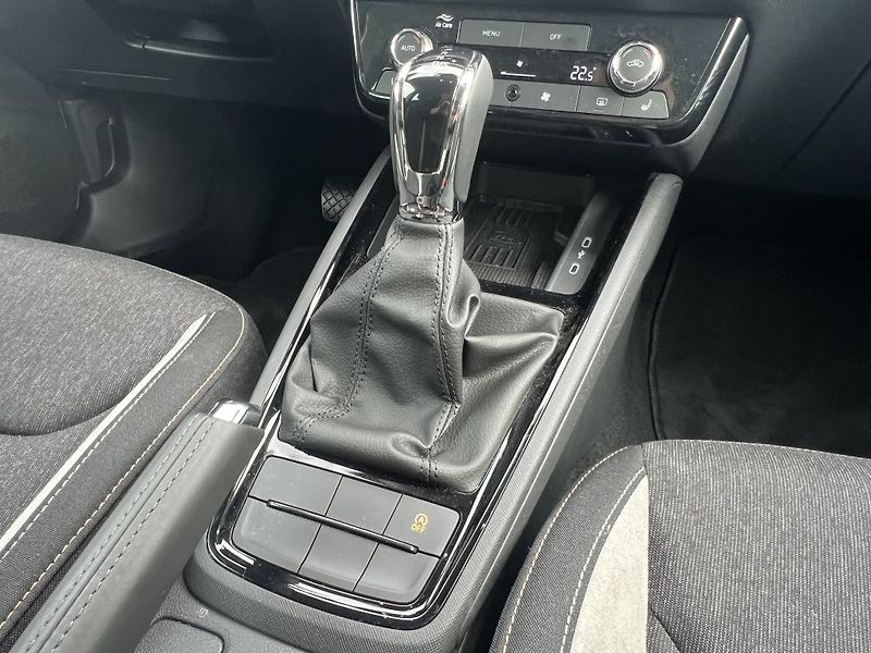 Škoda Scala Top Selection 1.0 TSI 85 Kw - fotka 28 z 32