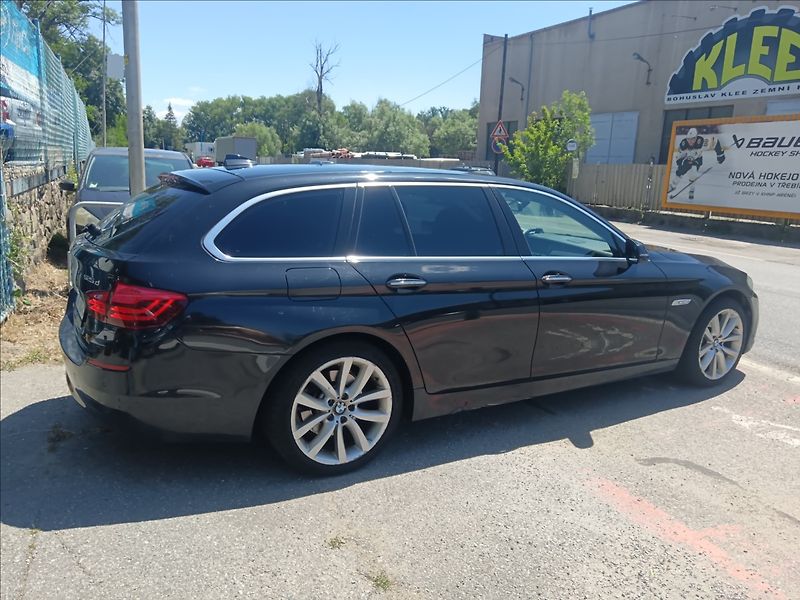 BMW Řada 5 2,0 525D Xdrive - fotka 13 z 24