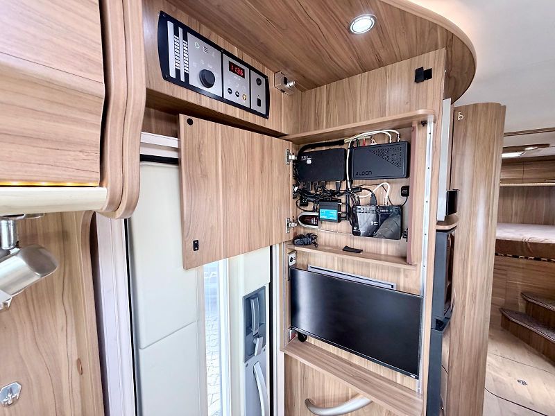 Pilote (2012) G832XLG Explorateur - fotka 27 z 34