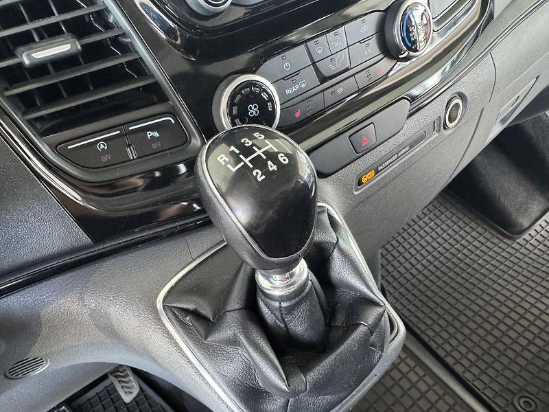 Ford Tourneo Custom 2,0TDCi L2*Kamera*REZERVACE! - fotka 25 z 37