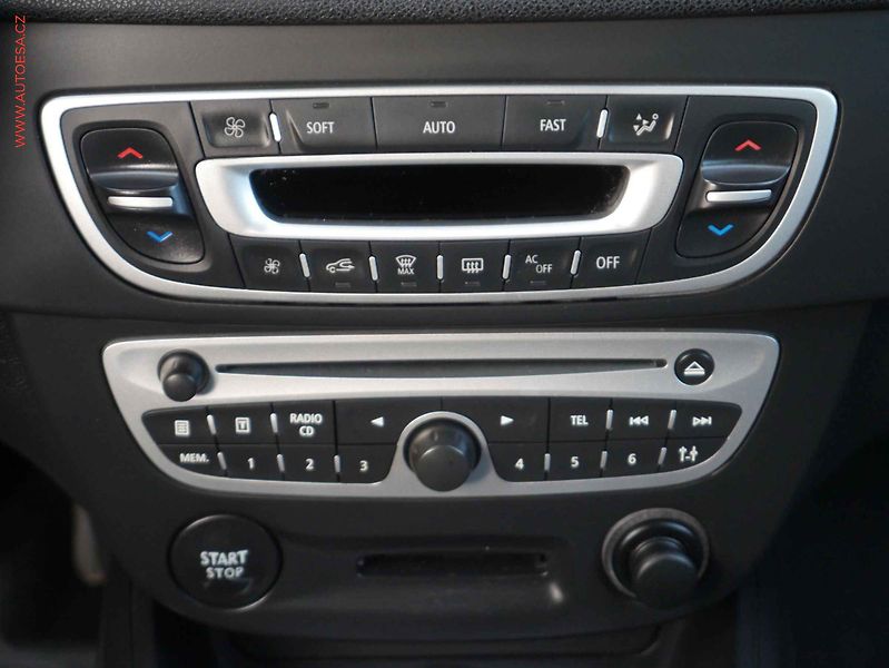 Renault Mégane (2012) 1.6i, ČR, autoAC, temp - fotka 12 z 15