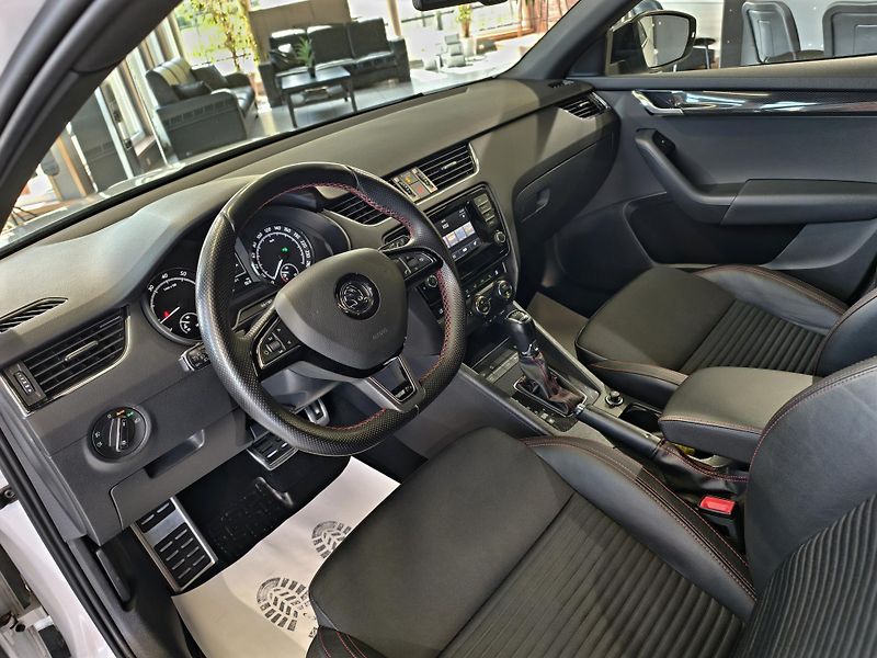 Škoda Octavia RS 2.0 TSI 162kW DSG CHALLENGE - fotka 7 z 24