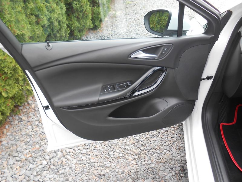 Opel Astra 1.2,KAMERA,NAVI,62TKm - fotka 23 z 38