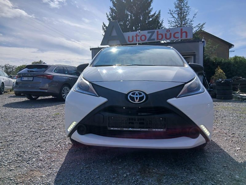Toyota Aygo 1.0, 51 kW, klima - fotka 6 z 38
