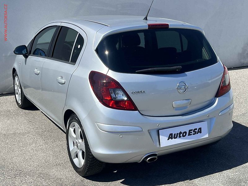 Opel Corsa (2012) 1.2 i, ČR, AC, park.asist - fotka 6 z 13