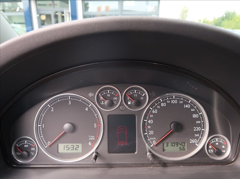 Volkswagen Sharan 1,9 TDi,96kW,7míst,aut.klima - fotka 10 z 24