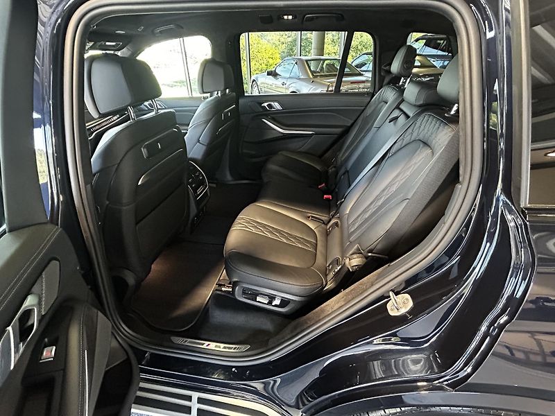 BMW X7 (2024) xDrive 40i M Paket  - fotka 15 z 21