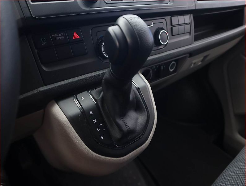 Volkswagen Transporter (2019) 2.0 TDI, Bus, 9Míst - fotka 13 z 18