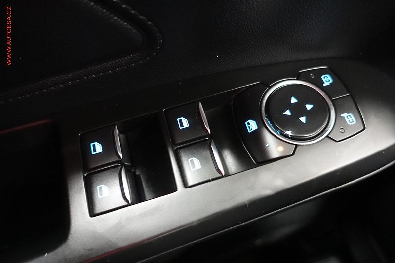 Ford Focus (2018) 1.5 TDCi, ČR, autoAC - fotka 14 z 22
