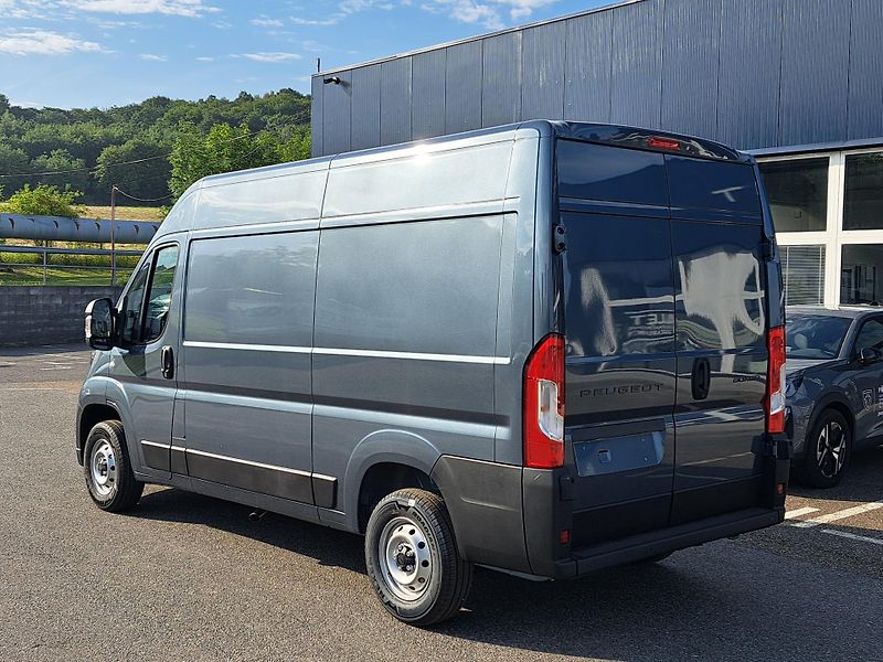 Peugeot Boxer (2026)  Furgon 3000 L2H2 BlueHDi 120k - fotka 3 z 14