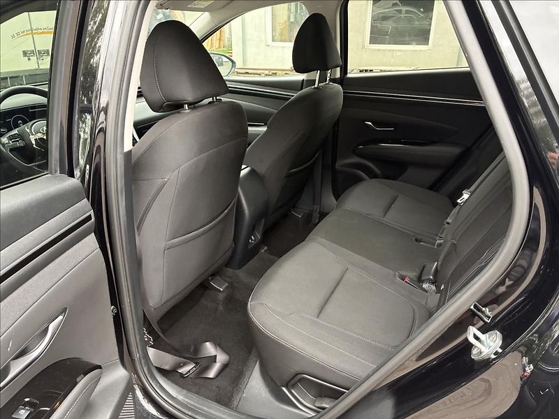 Hyundai Tucson 1.6 T-GDi HEV 48V Hybrid 4x4 - fotka 18 z 25