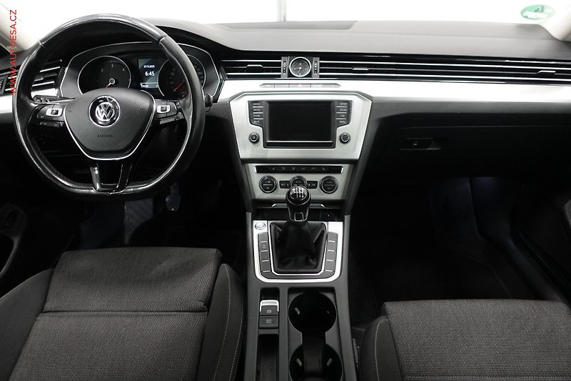 Volkswagen Passat (2015) 2.0 TDi, Comfortline, panor - fotka 8 z 21