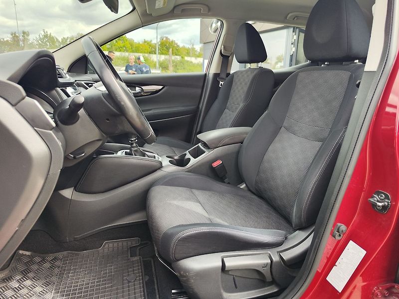 Nissan Qashqai 1.6 Dig-T/120kW Acenta - fotka 13 z 29