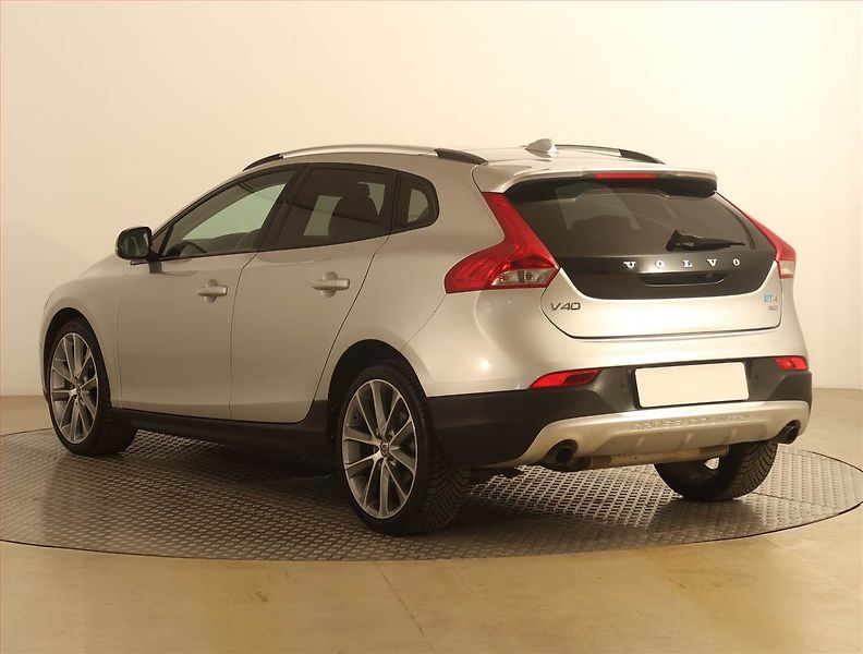 Volvo V40 (2015) 2.0 T5, 4X4, Automat - fotka 4 z 19