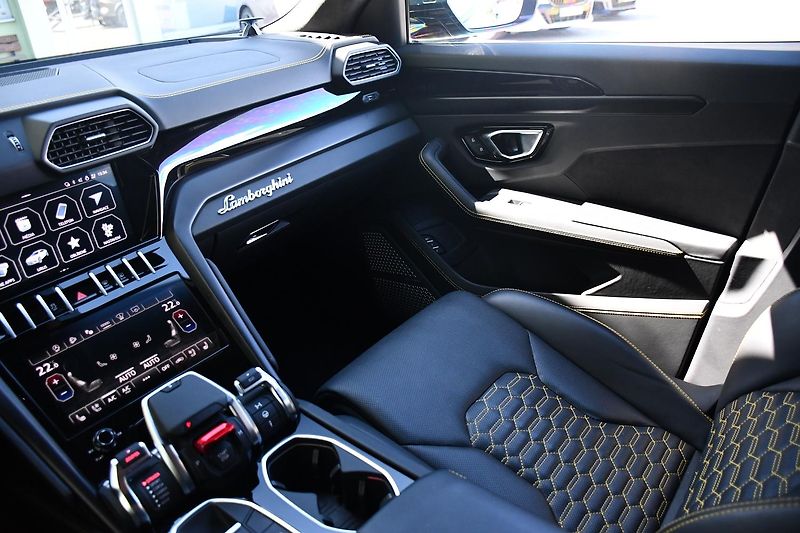 Lamborghini Urus 4.0 V8  - fotka 21 z 59