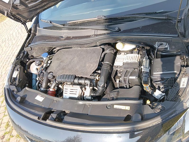 Peugeot 2008 (2018) 1.2/81kW, GT-Line, automat - fotka 9 z 37