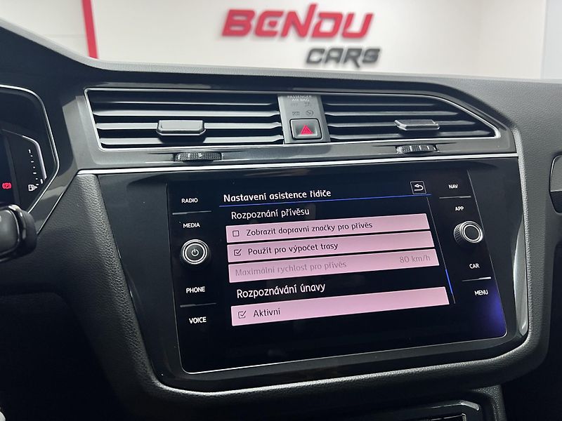 Volkswagen Tiguan 2.0 TSI 140 kW R-Line - fotka 38 z 50