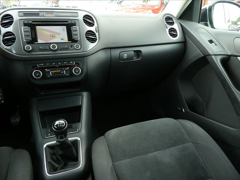 Volkswagen Tiguan 2,0 TDi 130kW Sport 4x4,TZ,nav - fotka 25 z 50