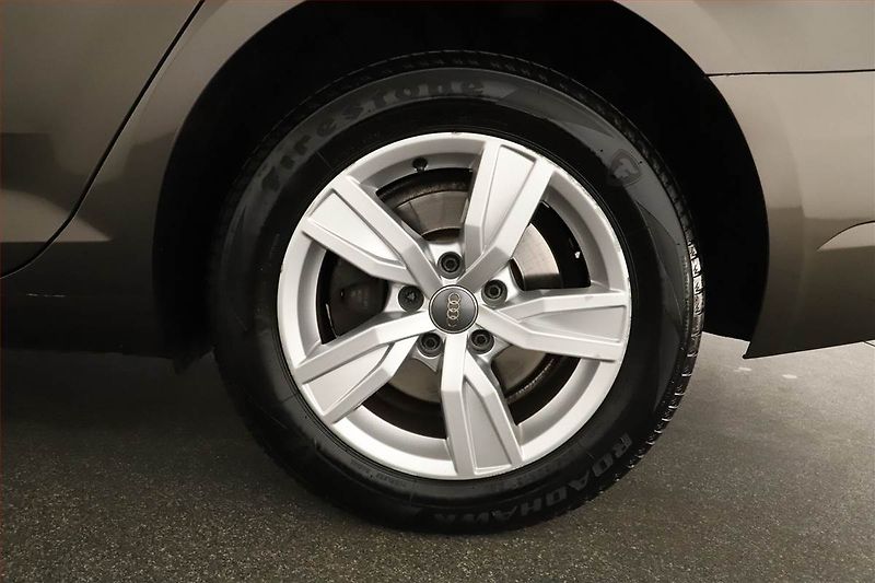 Audi A4 (2017) 2.0 TDI, Automat, Tempomat - fotka 15 z 15