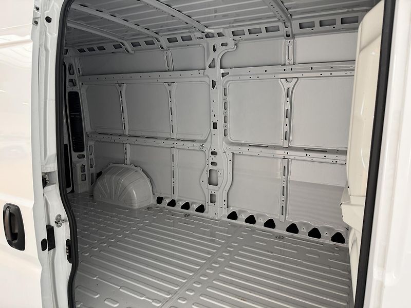 Citroën ë-Jumper 35 L3H2 2.2 BlueHDi 140 S&S - fotka 10 z 11