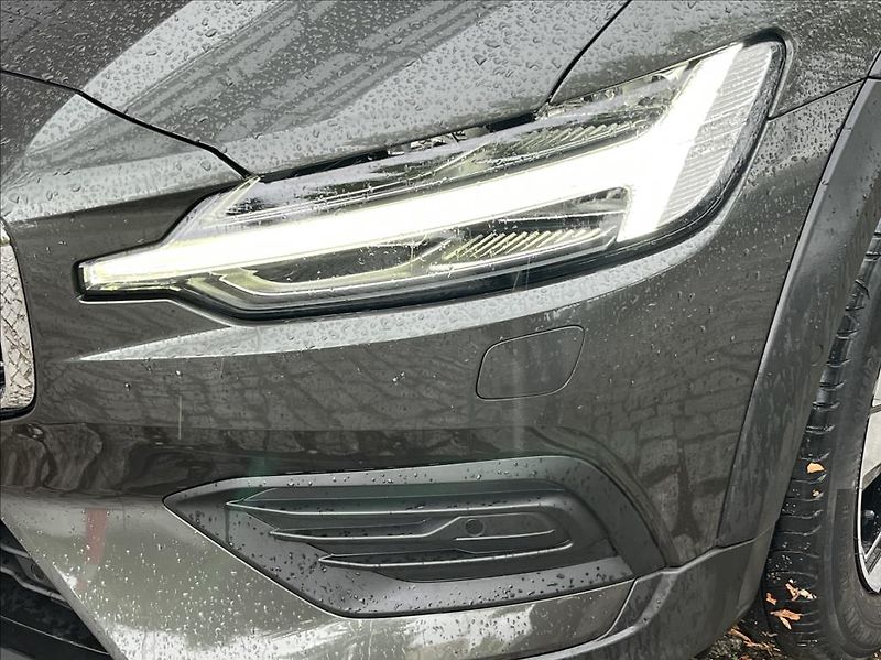 Volvo V60 2,0 CROSS COUNTRY - REZERVACE - fotka 19 z 23