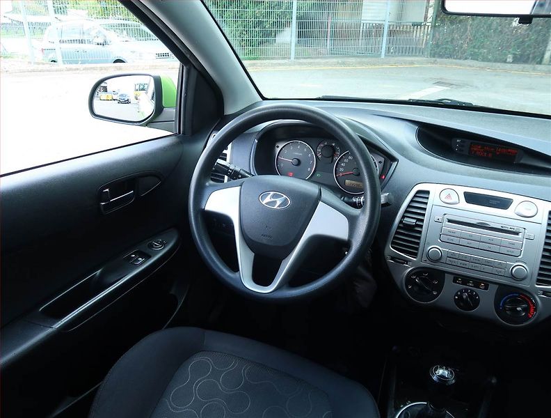 Hyundai i20 (2009) 1.2 - fotka 7 z 14