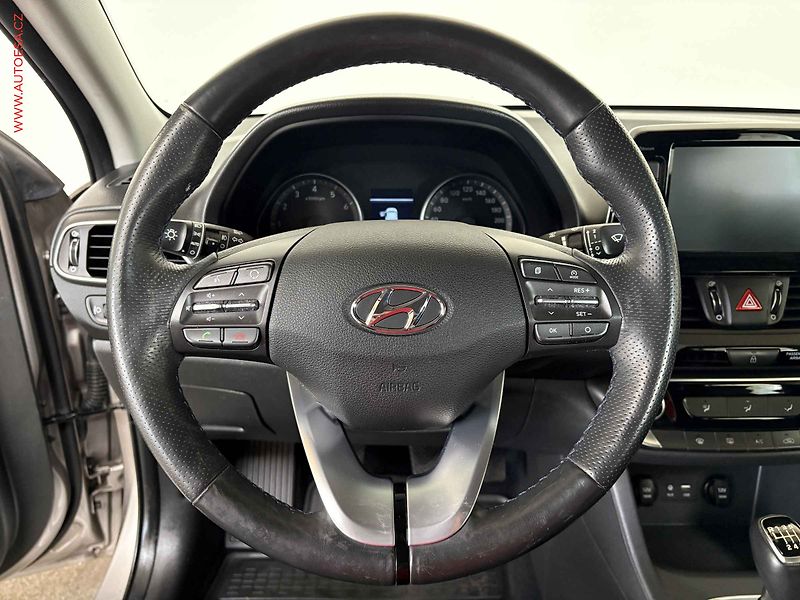 Hyundai i30 (2019) 1.4 T-GDi, 1.maj,ČR, Trikolor - fotka 15 z 15