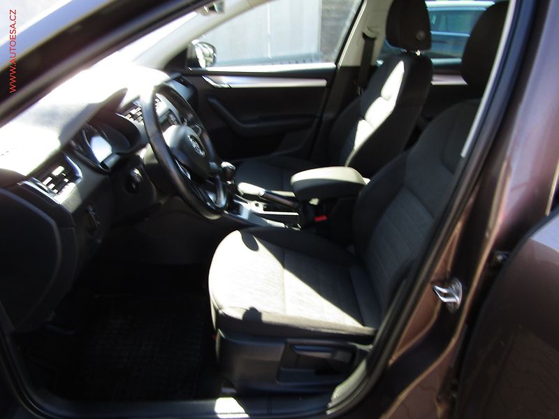 Škoda Octavia (2014) 1.6 TDi, Style, bixen - fotka 9 z 20