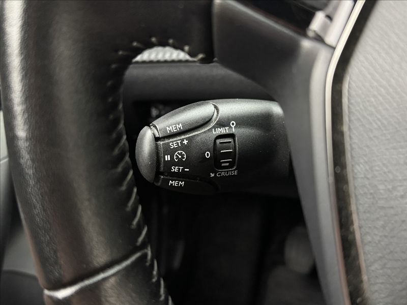 Peugeot 2008 1,5 HDi ACTIVE LED SENZORY ČR - fotka 12 z 39