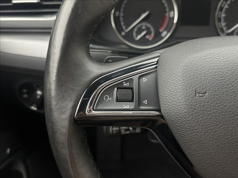 Škoda Superb 2,0 DSG 4X4 ACC CANTON STYLE+ - fotka 10 z 49