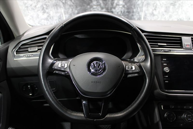 Volkswagen Tiguan Allspace 2,0 TSI ALL 4M DSG R-line - fotka 20 z 33