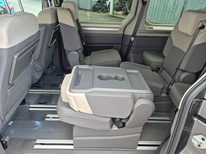 Volkswagen Multivan (2024) 2,0 TDI 110 kW Life Long DSG - fotka 35 z 38