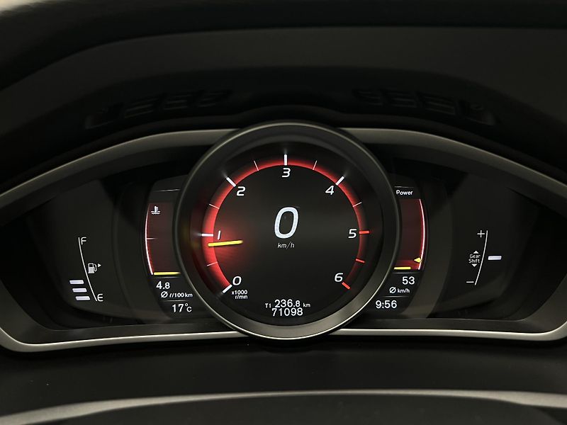 Volvo V40 D2 MOMENTUM MAN - fotka 20 z 38