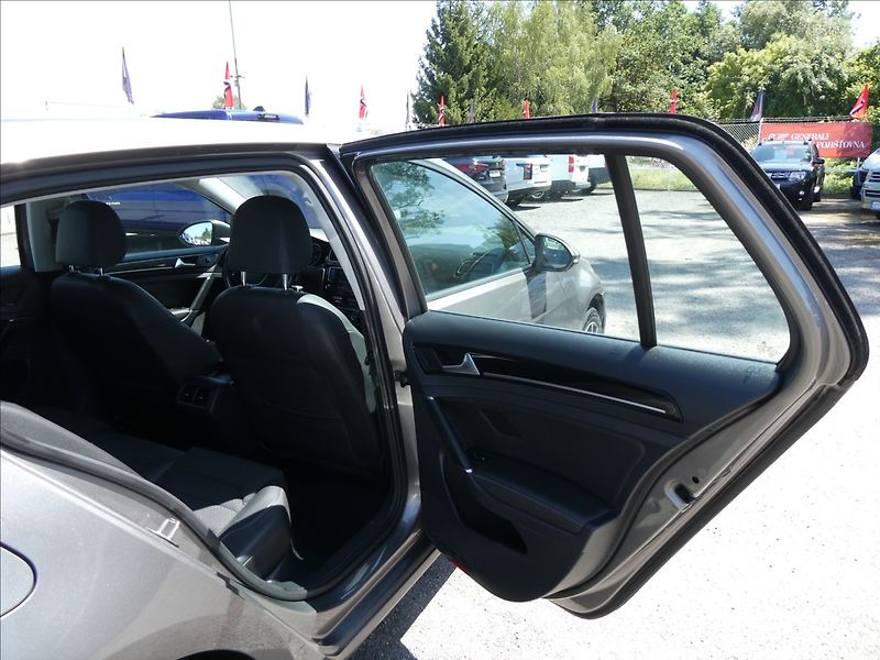 Volkswagen Golf 1,4 TSi 103kW DSG, webasto - fotka 26 z 51