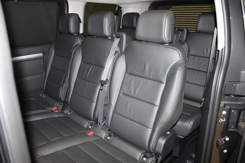Peugeot Traveller (2025) Allure L2 2.0 180k EAT8 - fotka 9 z 23
