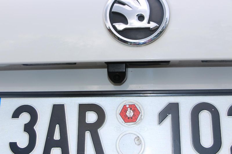 Škoda Octavia 1,6 TDI DSG KLIMA     - fotka 12 z 12