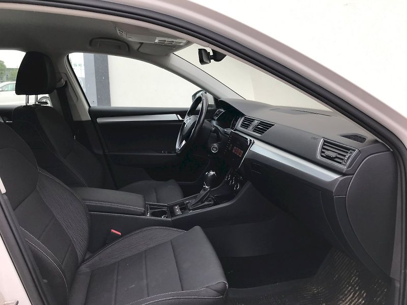 Škoda Superb (2018) GRT AMB TD 110/2.0 A7F - fotka 13 z 26