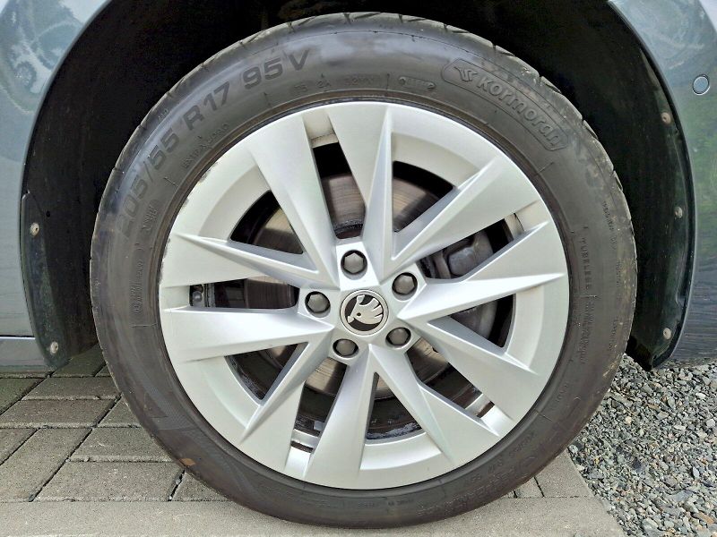 Škoda Octavia (2022) Combi Style Plus DSG 4x4 2,0TD - fotka 35 z 35