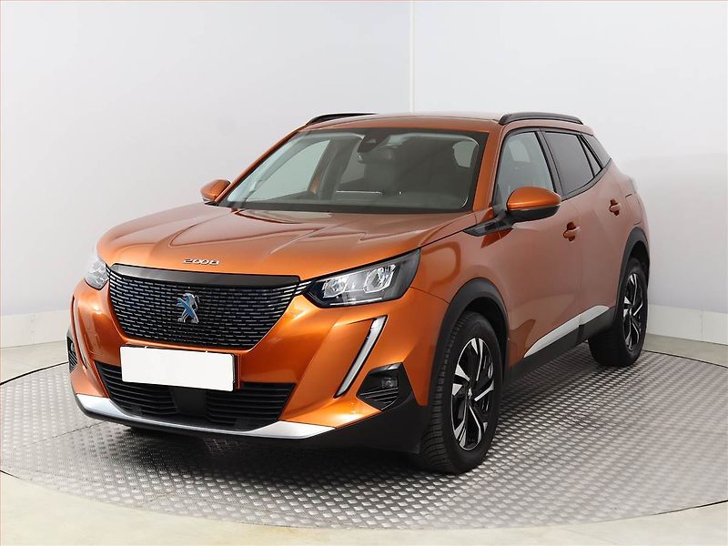Peugeot 2008 (2021) Allure 1.2 PureTech, Navi - fotka 2 z 16
