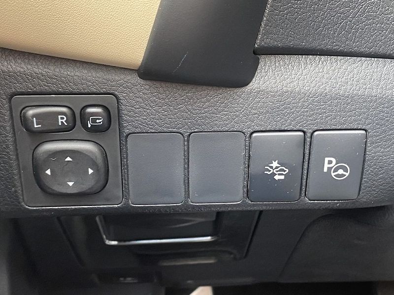 Toyota Corolla 1.6i, ČR, Executive, automat - fotka 16 z 19