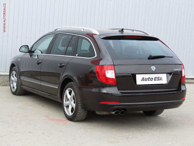 Škoda Superb (2012) 2.0 TDi, ČR, L&K, DSG, STK3 - fotka 6 z 20