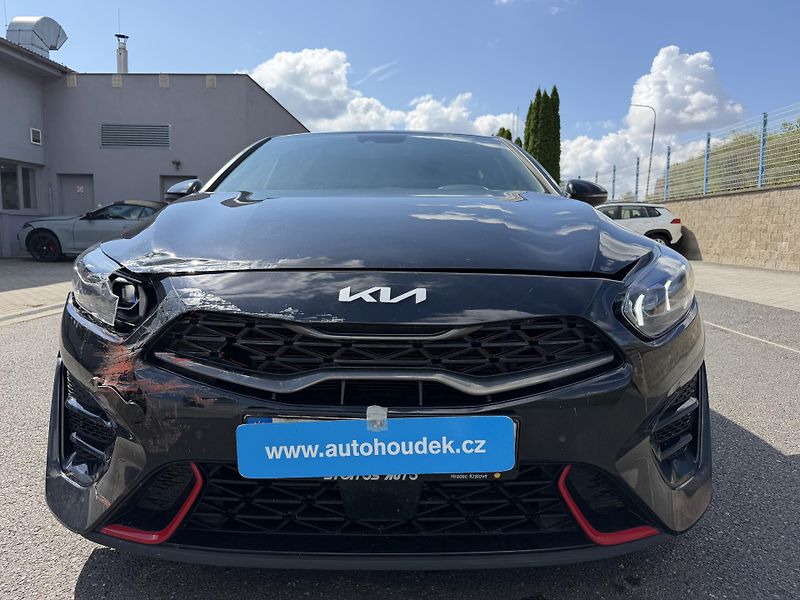 Kia ProCeed GT 1,6GDi 150kW automat navi  - fotka 2 z 23