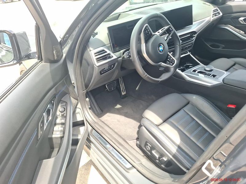 BMW Řada 3 330d xDrive Touring - fotka 9 z 22