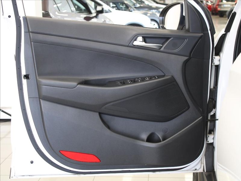 Hyundai Tucson 1,6 T-GDI 130kW 71tkm.2.maj.ČR - fotka 16 z 24