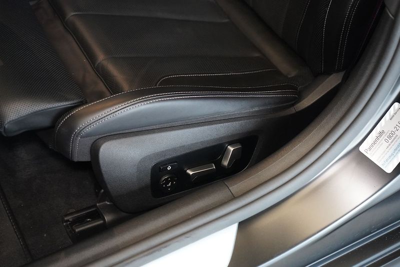 BMW Řada 8 M850i xDrive, Golden Thunder - fotka 23 z 50