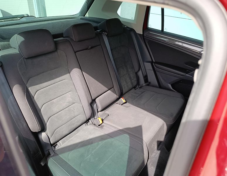 Volkswagen Tiguan 2.0TSI 162kW 4M HIGHLINE ČR  - fotka 16 z 33